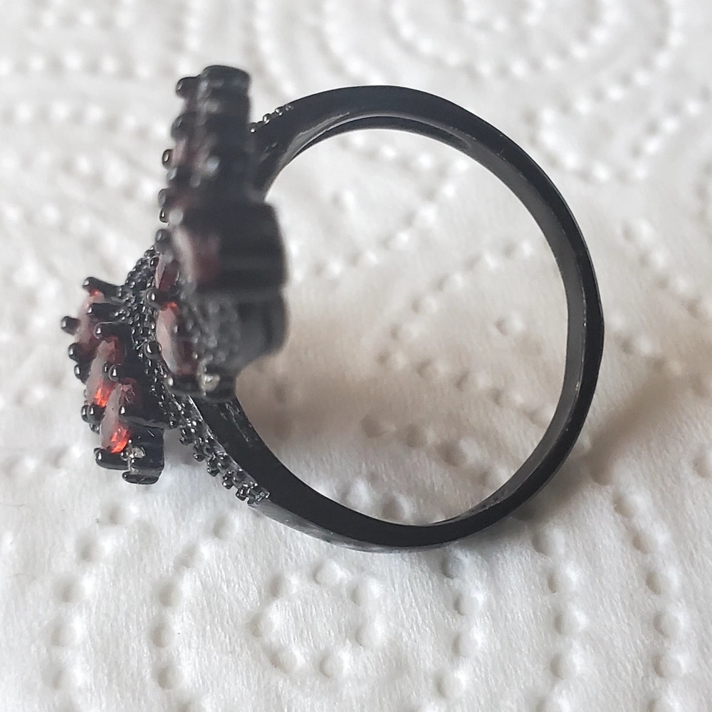 The Set Of 4 Rings. 2 - Size 8 And 2 - Stretch Rings. Unbranded. View 5